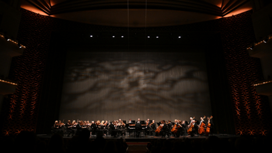 Koncert Sinfonii Varsovii z udziałem pianisty Piotra Anderszewskiego z okazji jej 40-lecia (Teatr Wielki - Opera Narodowa w Warszawie, 11 marca 2024). Fot. PAP/R. Pietruszka 