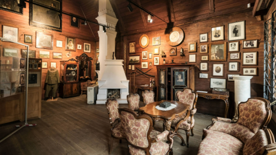 Wnętrze Muzeum Stefana Żeromskiego w Nałęczowie. Fot. PAP/Archiwum Kalbar 