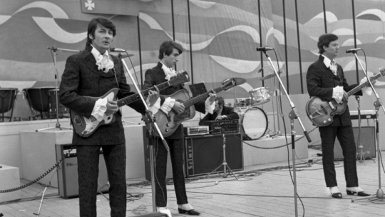 Zespół Czerwone gitary na festiwalu piosenki żołnierskiej w 1969 r., fot. PAP/S. Kraszewski