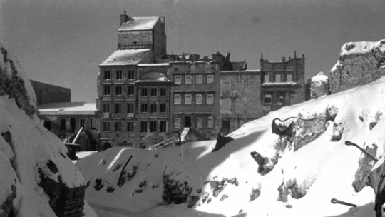 Ruiny Warszawy w styczniu 1945 roku, fot. PAP/CAF/Sranisław Dąbrowiecki