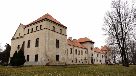 Po odnowie zamek ma być miejscem wystaw rolniczych i muzealnych, miejscem spacerów, plenerowych koncertów i wydarzeń kulturalnych oraz siedzibą instytucji wojewódzkich i rządowych. Fot. lodzkie.pl/Marcin Romanik