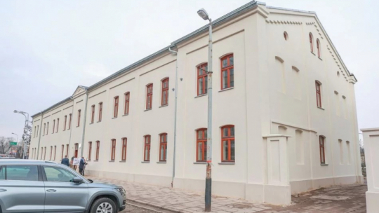 Famuły przy ul. Wróblewskiego to pozostałość po kompleksie fabrycznym, wybudowaym przez Leona Allarta, francuskiego fabrykanta, w drugiej połowie XIX wieku. Fot. lodz.pl