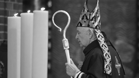 Bp Kazimierz Romaniuk (1927-2025), fot. PAP/Bartłomiej Zborowski
