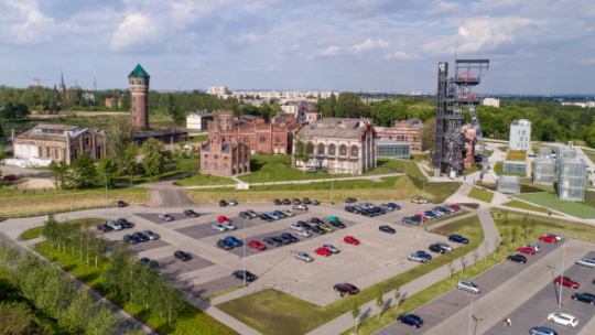 Muzeum Śląskie w Katowicach wraz z pokopalnianymi budynkami, fot. PAP/Jakub Mielnik