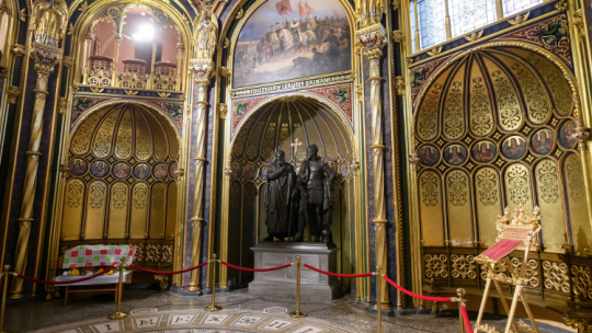 Złota Kaplica z grobowcem Mieszka Pierwszego i Bolesława Chrobrego w bazylice archikatedralnej Św. Apostołów Piotra i Pawła na Ostrowie Tumskim w Poznaniu, fot. PAP/Jakub Kaczmarczyk