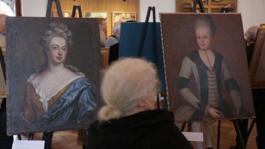 Pokaz nabytków Muzeum Warmii i Mazur z 2024 r. na Zamku Kapituły Warmińskiej w Olsztynie. PAP/Tomasz Waszczuk 