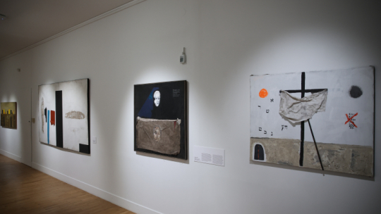 Część twórczości Janusza Tarabuły w Galerii Sztuki Polskiej XX + XXI wieku MNK. Fot. PAP/Łukasz Gągulski