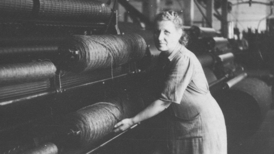 Państwowe Zakłady Przemysłu Dziewiarskiego w Łodzi przy ul. Sienkiewicza. Fot. Narodowe Archiwum Cyfrowe