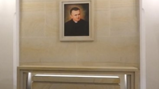 Sarkofag ks. Stanisława Streicha w kościele pw. Jana Bosko w Luboniu. /Źródło: Wikipedia