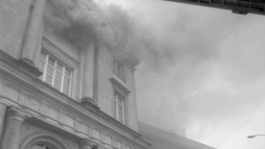 Pożar Teatru Narodowego w Warszawie 9 marca 1985 r., fot. PAP/Krzysztof Sitek