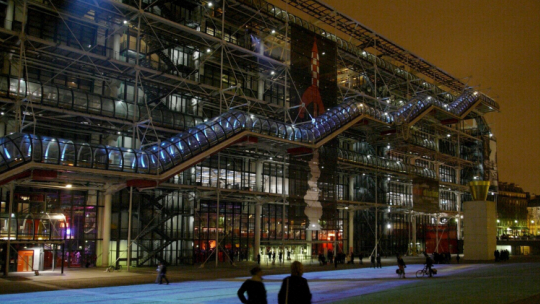 Kto nie zdąży odwiedzić Centrum Pompidou do poniedziałku 10 marca, będzie mógł to zrobić dopiero za pięć lat. Fot. PAP/EPA/Horacio Villalobos 