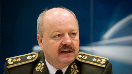 Generał dywizji Pavel Macko podczas ceremonii zmiany dowódcy Centrum Szkolenia Sił Połączonych NATO w Bydgoszczy w grudniu 2013 r. Fot. PAP/Tytus Żmijewski