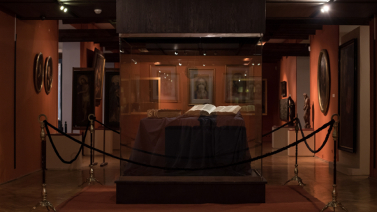 Biblia Gutenberga w Pelplinie, jedyny egzemplarz w Polsce, fot. PAP/Roman Jocher