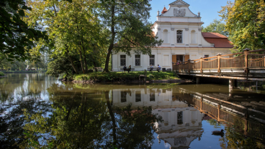 Kościół na Wodzie w Zwierzyńcu (pw. św. Jana Nepomucena), fot. PAP/Wojtek Jargiło