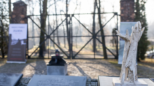 Brama dawnego obozu w Świętochłowicach-Zgodzie, fot. PAP/Tomasz Wiktor 