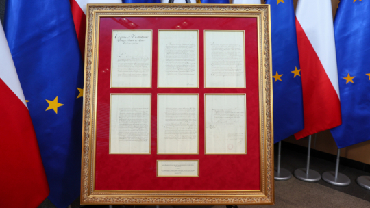 List z 25 grudnia 1745 r. kanclerza Korony do wielkiego wezyra osmańskiego z podziękowaniami i wyrazami przyjaźni za jego działania na rzecz zakończenia stanu wojny w Europie - prezent prezydenta Erdogana dla premiera Tuska. Fot. PAP/Leszek Szymański 