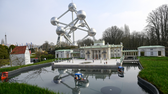 Inauguracja nowych polskich obiektów w Parku Mini-Europe w Brukseli - Pałacu na Wyspie oraz Pomnika Chopina z Muzeum Łazienki Królewskie. PAP/Wiktor Dąbkowski