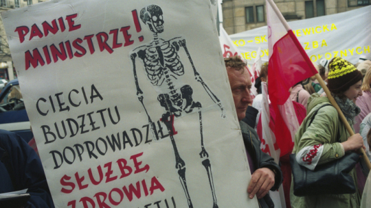 Biały Marsz - akcja protestacyjna pracowników służby zdrowia, 14 kwietnia 1994 r. Fot. PAP/Zbigniew Matuszewski