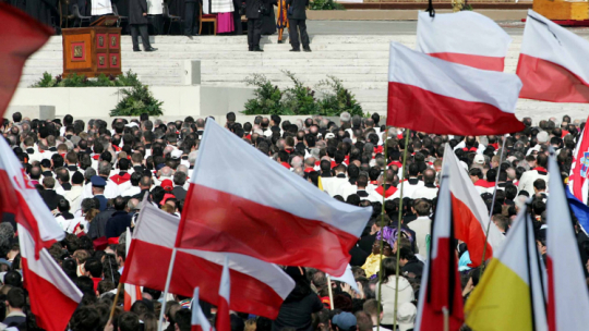 Uroczysta msza pogrzebowa papieża Jana Pawła II na placu św. Piotra w Watykanie. Fot. PAP/Paweł Kula bz/bp