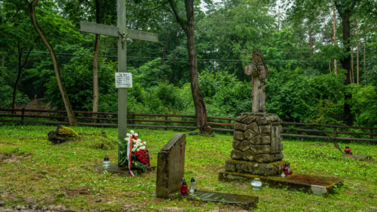 Teren cmenatrza w nieistniejącej już wsi Puźniki na Ukrainie w dawnym woj. Tarnopolskim. Fot. PAP/Wojtek Jargiło