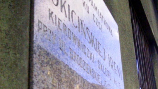 Tablica upamiętniająca Irenę Rokicińską, fot. Paweł Tomczyk