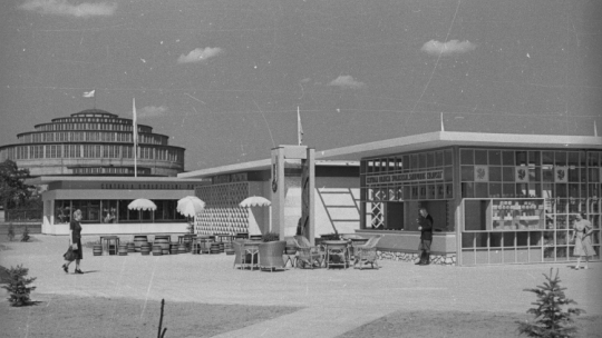 Hala Stulecia we Wrocławia podczas Wystawy Ziem Zachodnich w 1948 r., fot. PAP/CAF/Kondracki