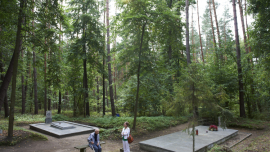 Zbiorowe groby pomordowanych przez Niemców w Lesie Szpęgawskim przedstawicieli polskiej inteligencji z Kaszub, Kociewia i innych regionów Pomorza. Ginęli tam także Żydzi i niemieccy przeciwnicy nazizmu. Niemcy zamordowali w lesie około 7 tys. osób. Fot. PAP/Adam Warżawa