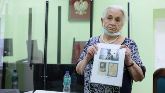 Córka Józefa Ostafina - Jadwiga Martyna na sali Wojskowego Sądu Okręgowego w Warszawie, 2021 r.  PAP/Leszek Szymański