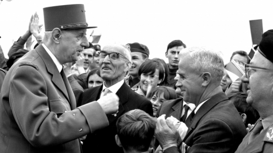 Prezydent de Gaulle na Westerplatte - generał złożył wizytę w Polsce 6-12 września 1967 r. Fot. PAP/Jan Morek