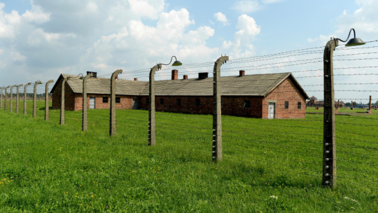 Dawny niemiecki obóz koncentracyjny KL Auschwitz, fot. PAP/Andrzej Grygiel