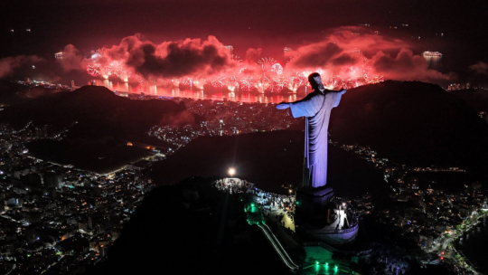 Rio de Janeiro, rzeźba Chrystusa autorstwa Paula Landowskiego, fot. PAP/EPA/EFE/Antonio Lacerda