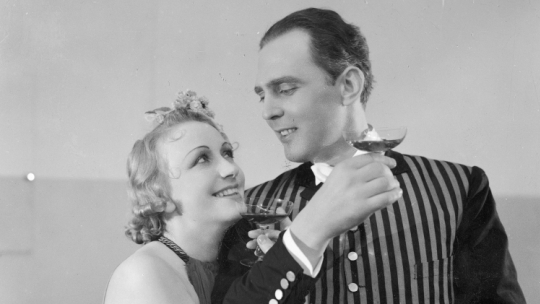 Loda Niemirzanka i Aleksander Żabczyński w jednej ze scen operetki, 1937 r. /NAC