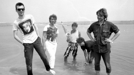 Zespół „Tilt”. Z lewej założyciel i wokalista Tomek Lipiński. Z prawej Andrzej Piaseczny, 1989 r. Fot. PAP/Maciej Sochor