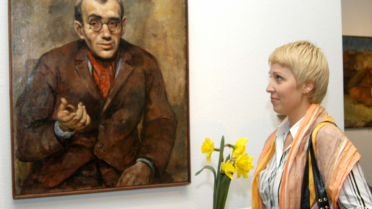 Portret Efraima Mandelbauma autorstwa Romana Kramsztyka (1885-1943) na wystawie "Nasi bracia starsi" w Żydowskim Instytucie Historycznym, 14 kwietnia 2004 r. Fot. PAP/Andrzej Rybczyński