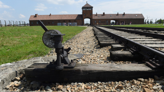 Oświęcim-Brzezinka, 28.07.2014. Niemiecki nazistowski obóz koncentracyjny i zagłady Auschwitz II-Birkenau. Fot. PAP/Jacek Bednarczyk