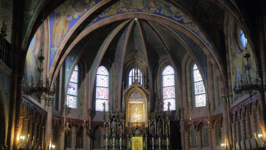 Sanktuarium maryjne. Bazylika Narodzenia Najświętszej Maryi Panny. Wnętrze. Ołtarz i obraz Matki Boskiej Gietrzwałdzkiej. Fot. PAP/Tomasz Waszczuk
