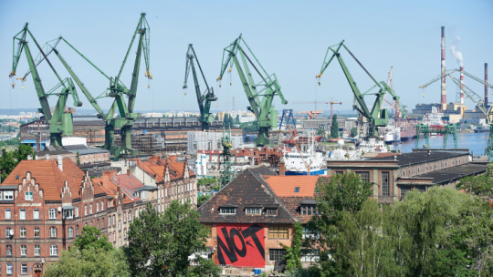 Widok na Stocznię Gdańską. Fot. PAP/Adam Warżawa