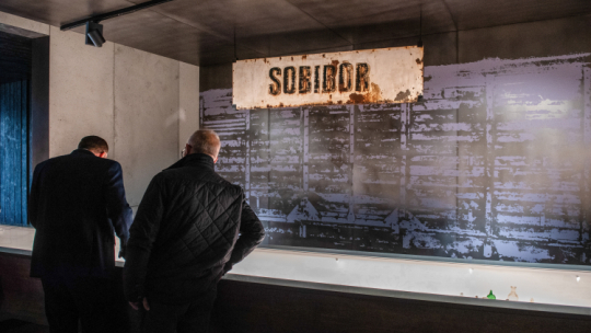 Ekspozycja w muzeum na terenie dawnego obozu zagłady w Sobiborze. Fot. PAP/Wojtek Jargiło