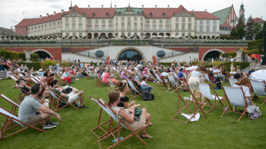Piknik w ogrodach Zamku Królewskiego w Warszawie. Fot. PAP/Marcin Obara