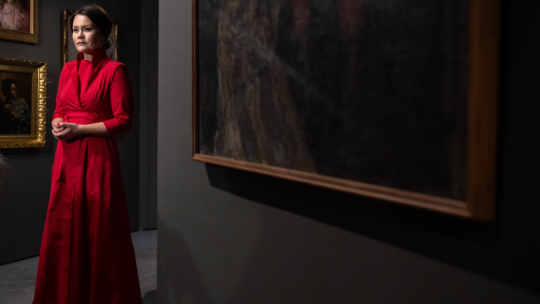 Dyrektor placówki Katarzyna Mieczkowska na otwarciu wystawy „Co babie do pędzla?!” w Muzeum Narodowym w Lublinie. Fot. PAP/Wojtek Jargiło