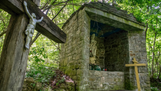 Puźniki, teren dawnej wioski w okolicach Tarnopola, której mieszkańcy zostali zamordowani przez Ukraińców. Fot. PAP/Vladyslav Musiienko