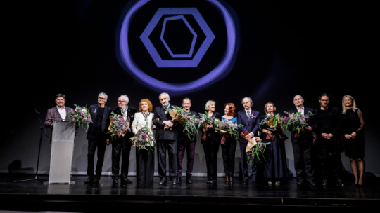 Medale Zasłużony Kulturze Gloria Artis dla artystów Teatru Śląskiego. Fot. Teatr Śląski w Katowicach