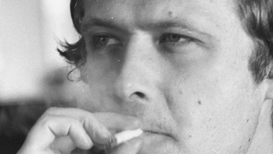 Warszawa, 05.1981 r. Doradca Regionu Mazowsze NSZZ Solidarność Adam Michnik prowadził szkolenie dla członków Niezależnego Samorządnego Związku Zawodowego (NSZZ) Solidarność w Fabryce Samochodów Osobowych na Żeraniu na temat struktur i działalności Związku. Fot. PAP/Grzegorz Rogiński