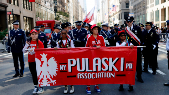Paradę Pułaskiego w Nowym Jorku, jedną z największych imprez polonijnych w USA z okazji amerykańskiego Dnia Pamięci o Pułaskim, 1 bm. (mr) PAP/Marcin Cholewiński