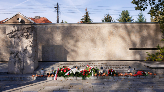 Akcja Zapal Znicz Pamięci, b. obóz w Żabikowie. Fot. PAP/Marek Zakrzewski