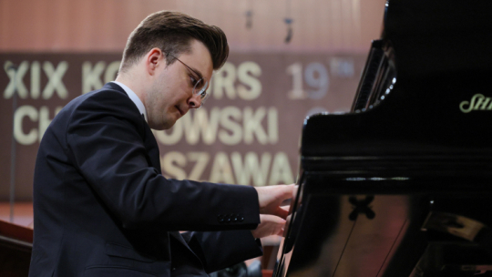 Piotr Alexewicz w finale XIX konkursu chopinowskiego. Fot. PAP/Rafał Guz