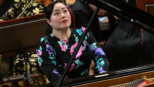 Reprezentantka Japonii Shiori Kuwahara w finale XIX konkursu chopinowskiego. Fot. PAP/Radek Pietruszka