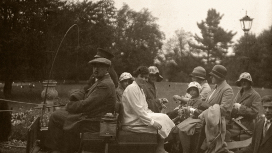 Wyjazd rodziny Sierakowskich z Waplewa, Waplewo Wielkie, 1929, ze zbiorów Muzeum Narodowego w Gdańsku, dar Izabelli Sierakowskiej-Tomaszewskiej 