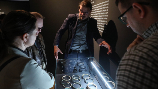 Otwarcie wystaw „W kamień zmienione” i „Skarby minionych wieków” zorganizowanych z okazji 70-lecia Działu Archeologii Muzeum Podlaskiego. Fot. PAP/Artur Reszko