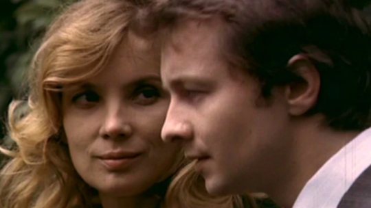 Irena Szewczyk i Krzysztof Stroiński w serialu "Daleko od szosy" (1976). Fot. materiały prasowe